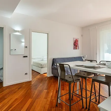 Central/garibaldi Luxurious Two-room Apartment. Apartment Mailand