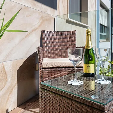 Central/garibaldi Luxurious Two-room Apartment. Апартаменты Милан