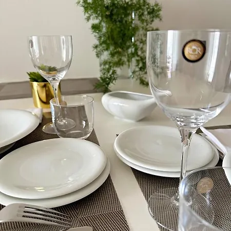 Апартаменты Central/garibaldi Luxurious Two-room Apartment.