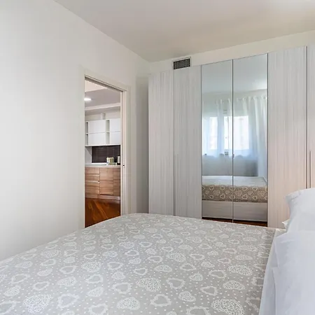Central/garibaldi Luxurious Two-room Apartment. * Милан