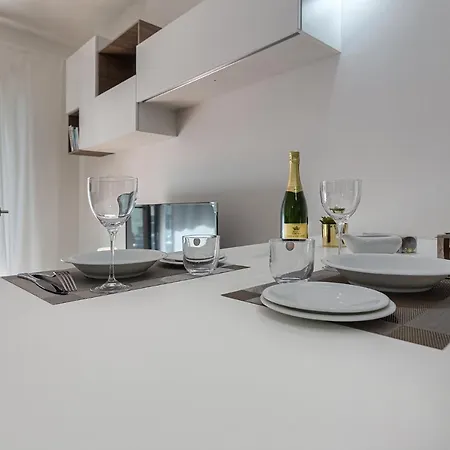 Appartement Central/garibaldi Luxurious Two-room Apartment. Milaan