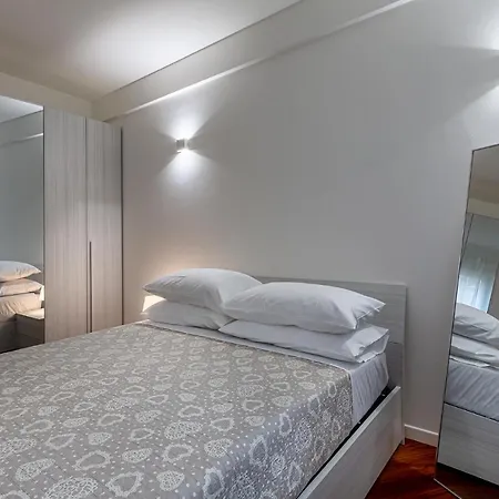Central/garibaldi Luxurious Two-room Apartment. Апартаменты *