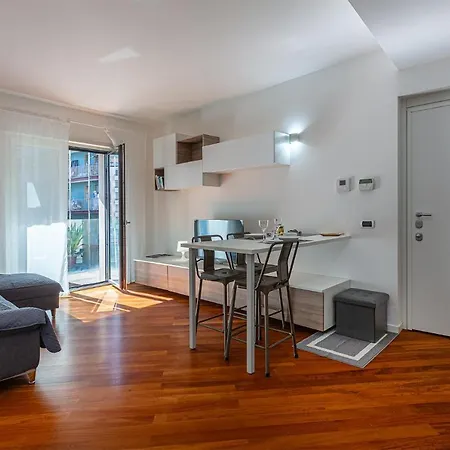 Central/garibaldi Luxurious Two-room Apartment. Апартаменты Милан