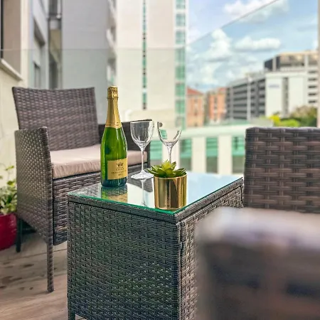 Апартаменты Central/garibaldi Luxurious Two-room Apartment.